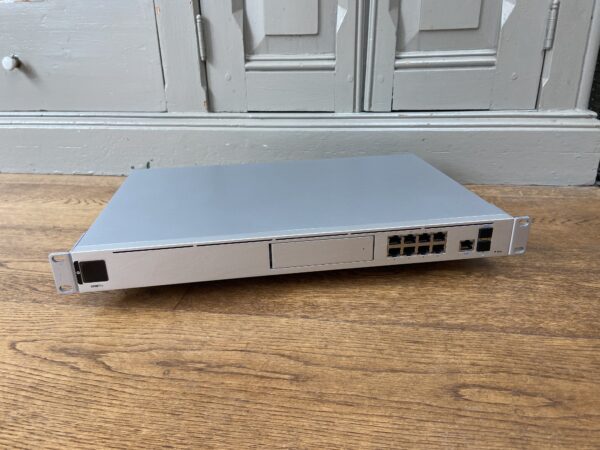 UniFi Dream Machine Pro (UDM-Pro) + 8tb Surveilance HDD