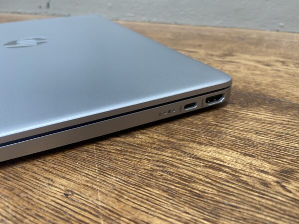 HP Laptop 15s-fq2226nd USB HP Laptop 15s-fq2226nd USB