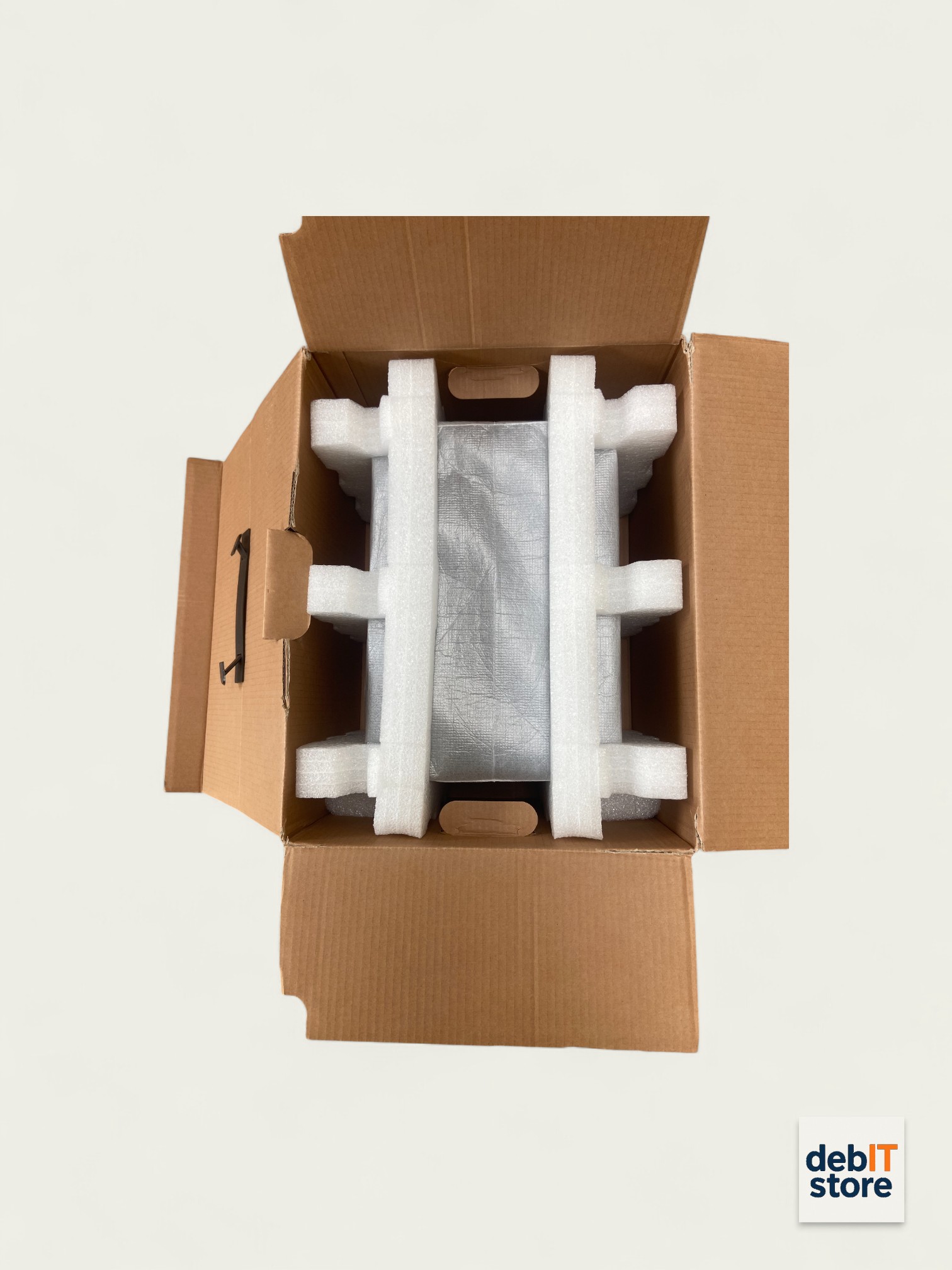 Synology DS1817+ box packed