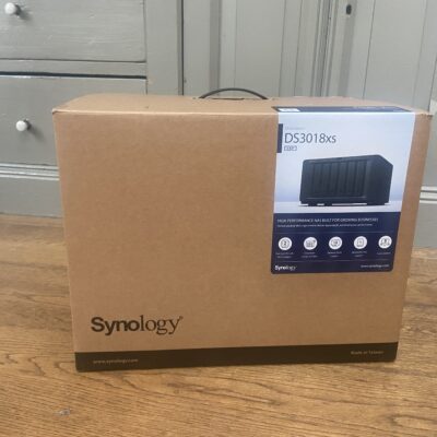 Synology DS3018xs box originele verpakking van een Synology DS3018xs