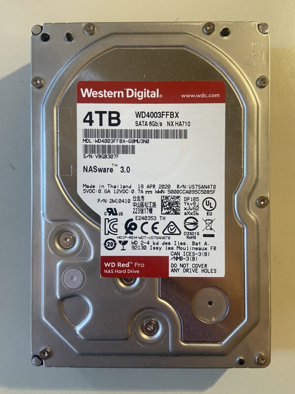 WD4003FFBX Front Een nas harde schijf van Western Digital Red Pro