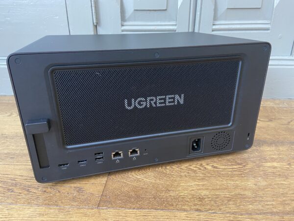 Ugreen DXP8800Plus Back Ugreen DXP8800Plus Back