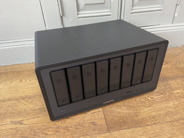 Ugreen DXP8800Plus Front up Ugreen DXP8800Plus Front up